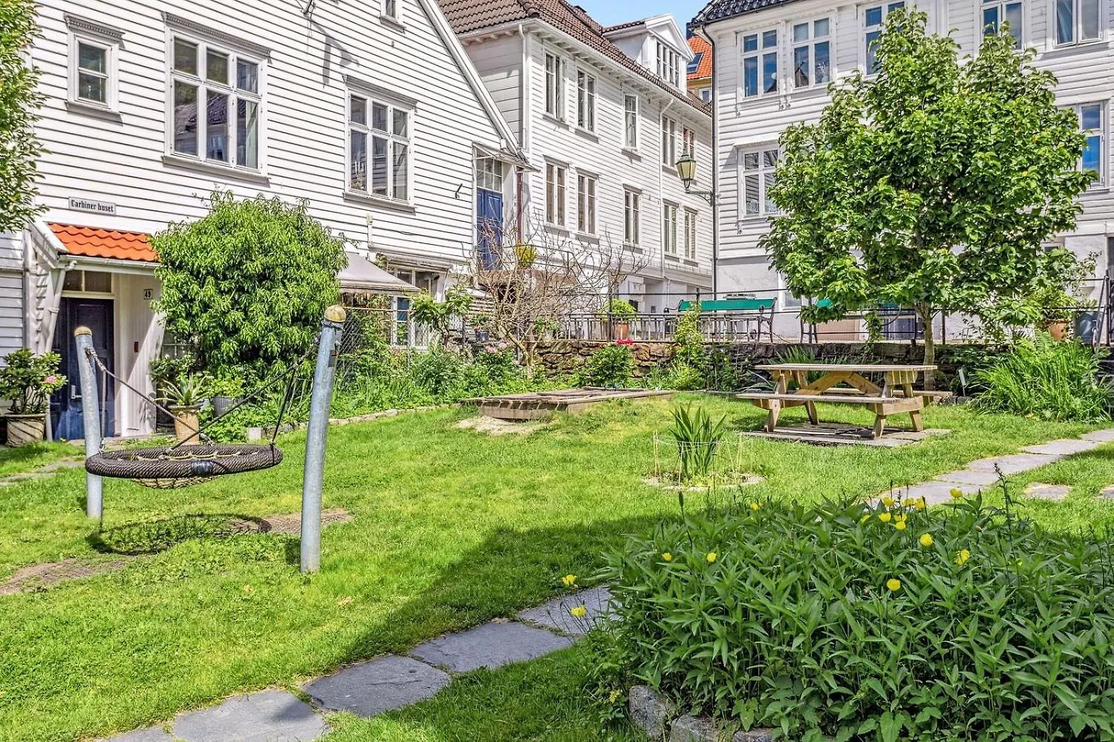 Charming Townhouse - Walk Everywhere! برغن شقة